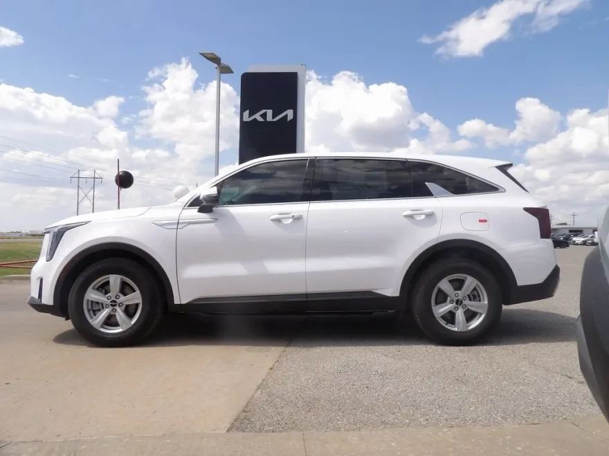 2026 Kia Sorento LX photo 1