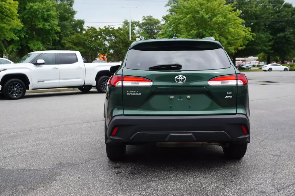 2024 Toyota Corolla Cross LE photo 1