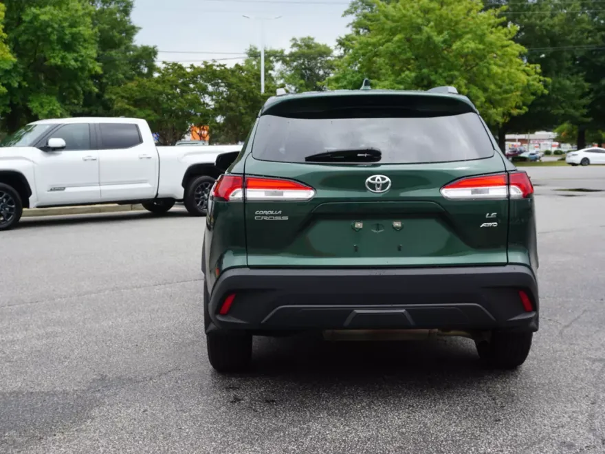 2024 Toyota Corolla Cross LE photo 1