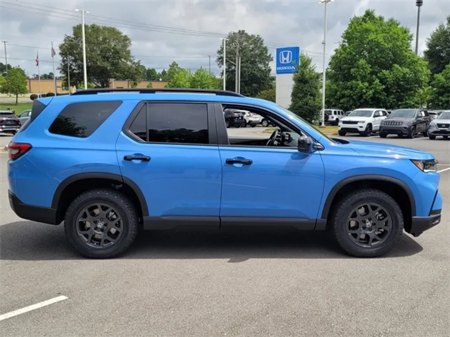 2025 Honda Pilot TrailSport photo 1