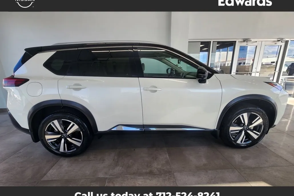 2023 Nissan Rogue SL photo 1