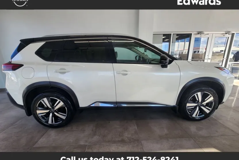 2023 Nissan Rogue SL photo 1