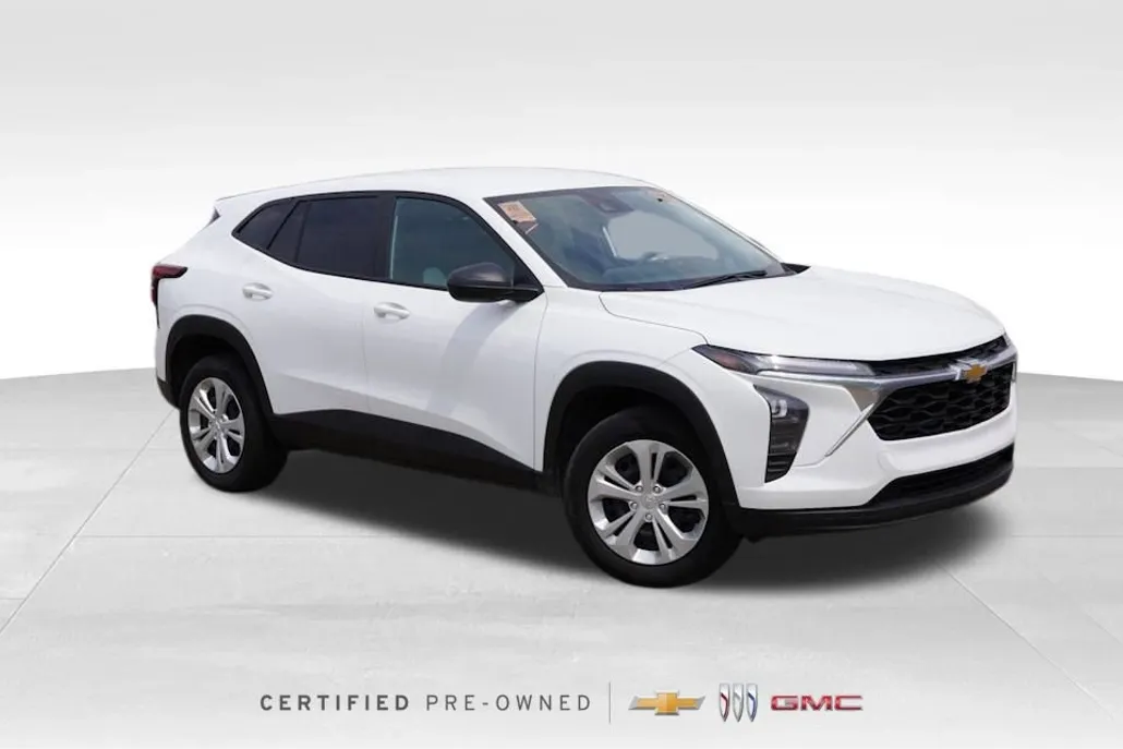2025 Chevrolet Trax LS photo 1