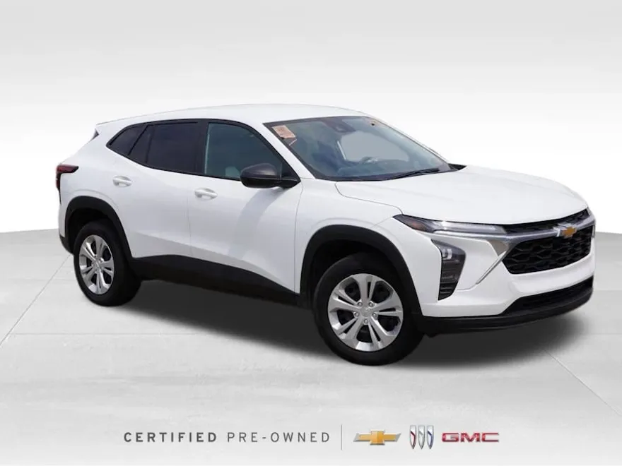 2025 Chevrolet Trax LS photo 1