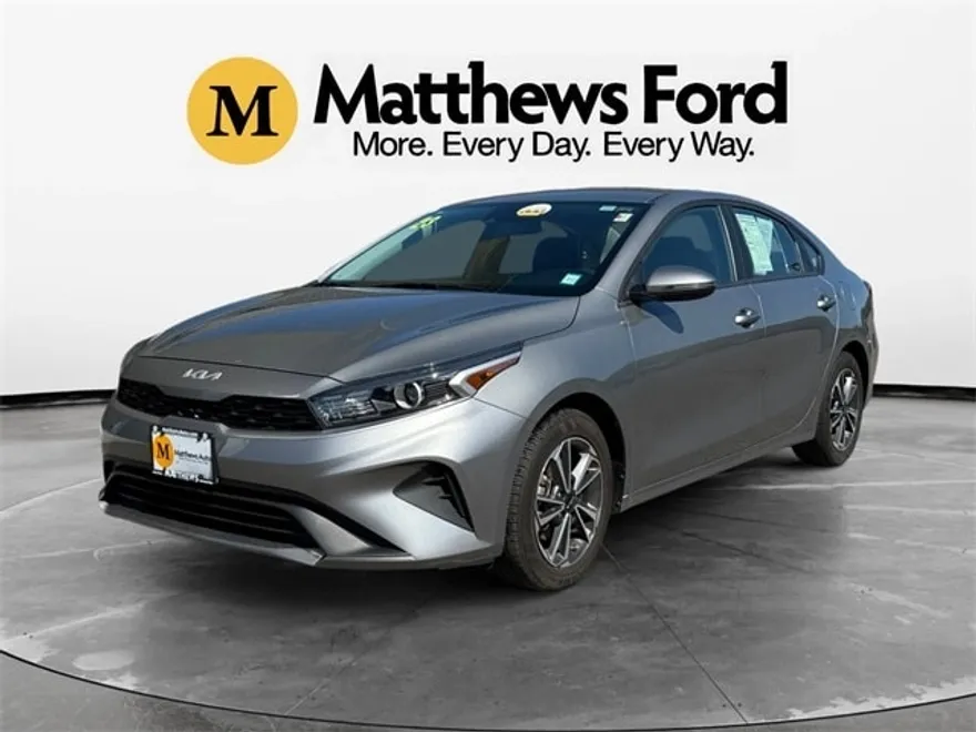 2023 Kia Forte LXS photo 1