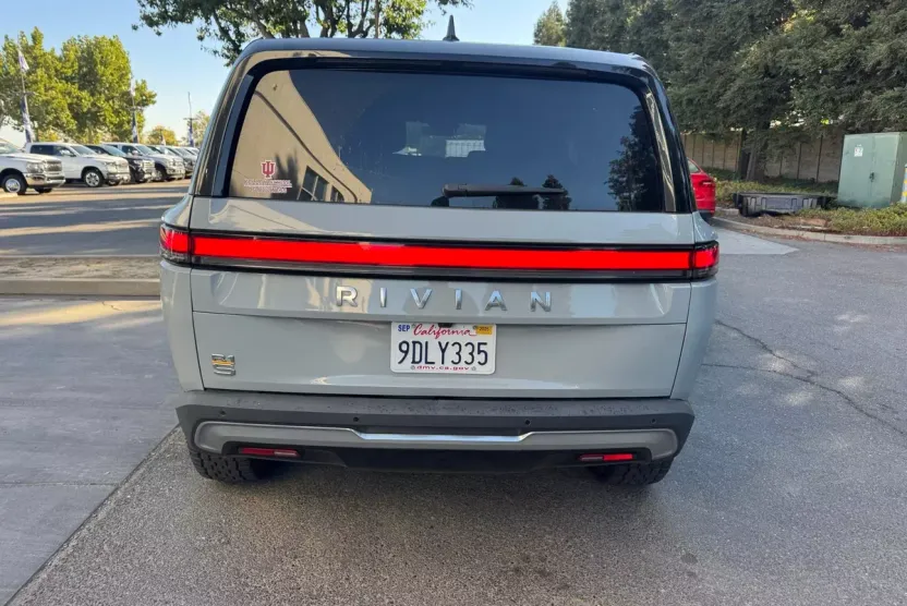 2022 Rivian R1S Launch Edition photo 1