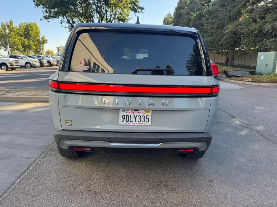 2022 Rivian R1S Launch Edition photo 1