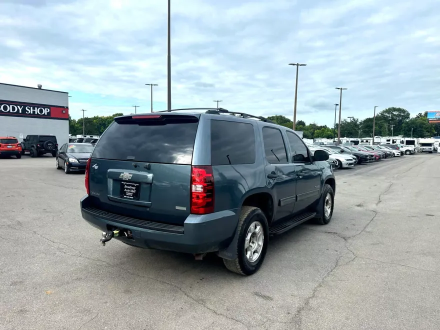 2010 Chevrolet Tahoe LS photo 1