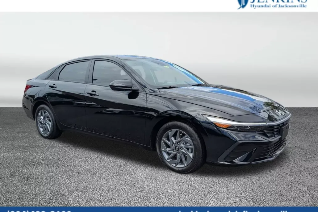 2024 Hyundai Elantra SEL photo 1