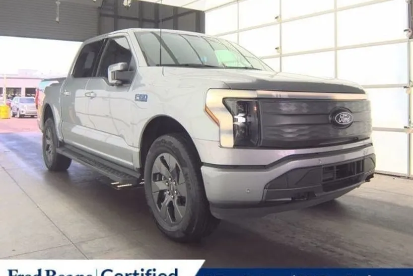 2024 Ford F-150 Lightning Lariat photo 1