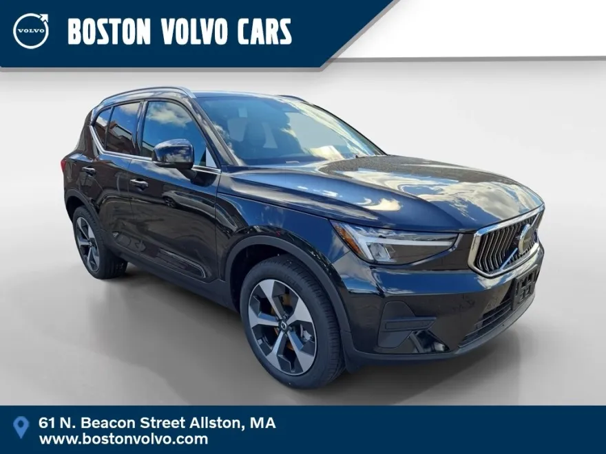 2025 Volvo XC40 Core photo 1