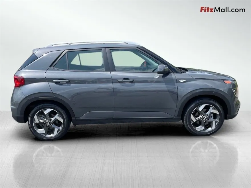 2024 Hyundai Venue SEL photo 1