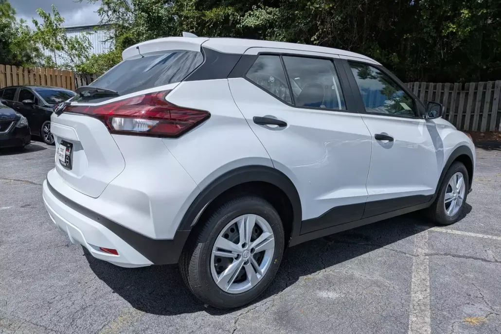 2025 Nissan Kicks Play S photo 1