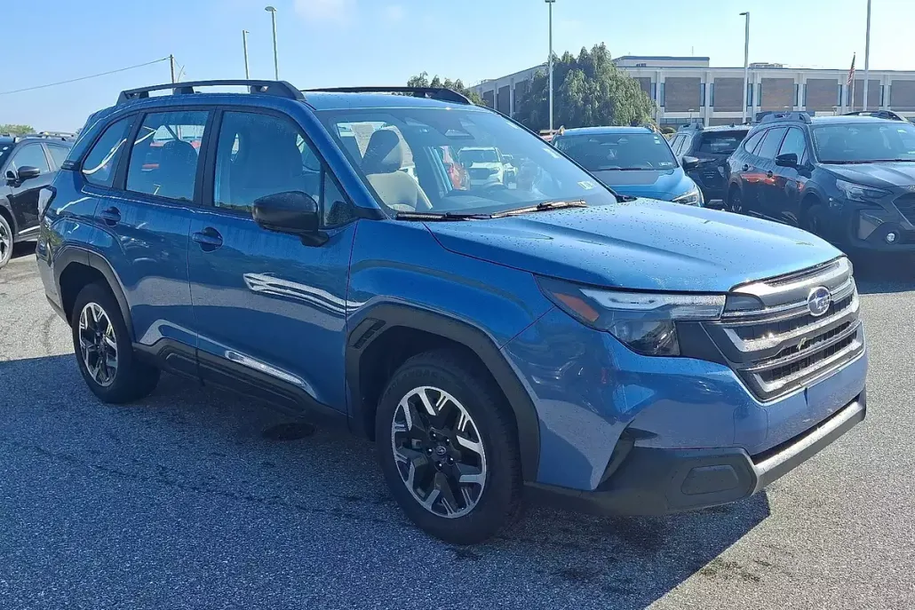 2025 Subaru Forester Base photo 1