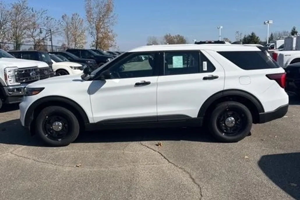 2025 Ford Explorer photo 1