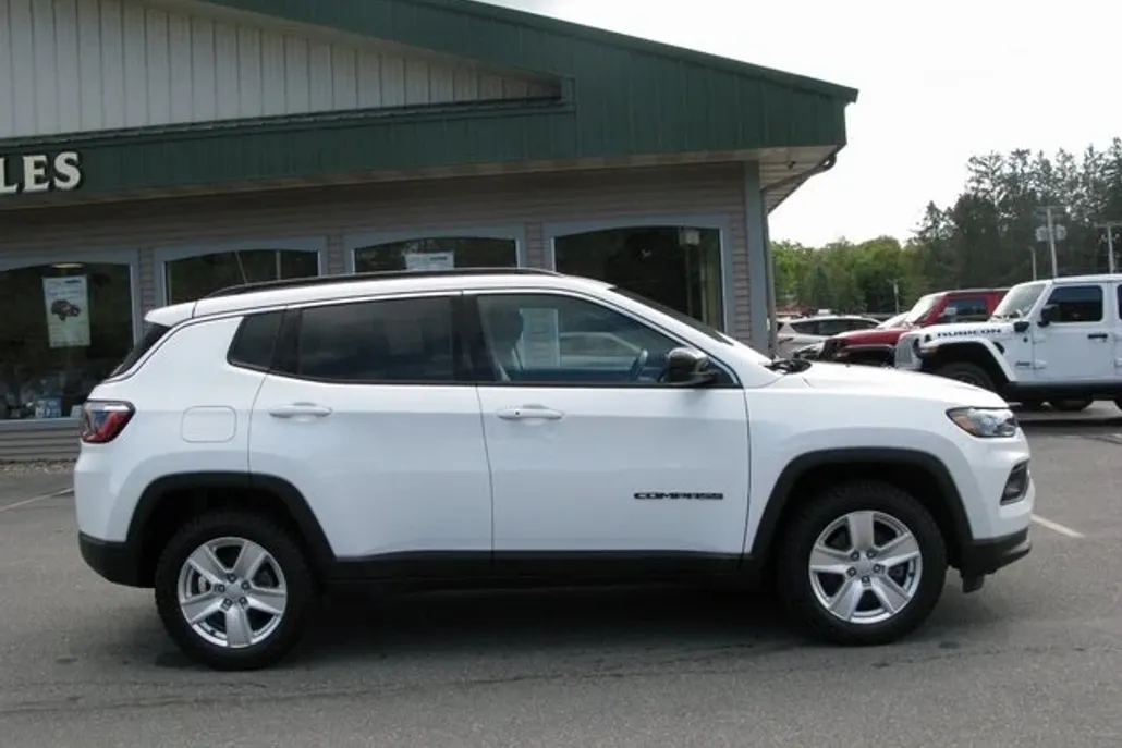 2022 Jeep Compass Latitude photo 1