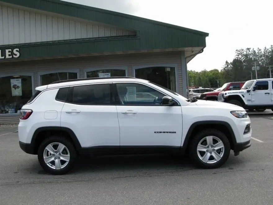 2022 Jeep Compass Latitude photo 1