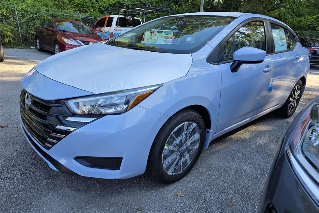 2025 Nissan Versa 1.6 SV photo 1