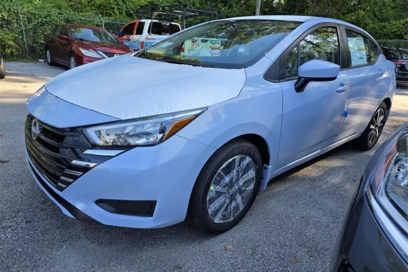 2025 Nissan Versa 1.6 SV photo 1