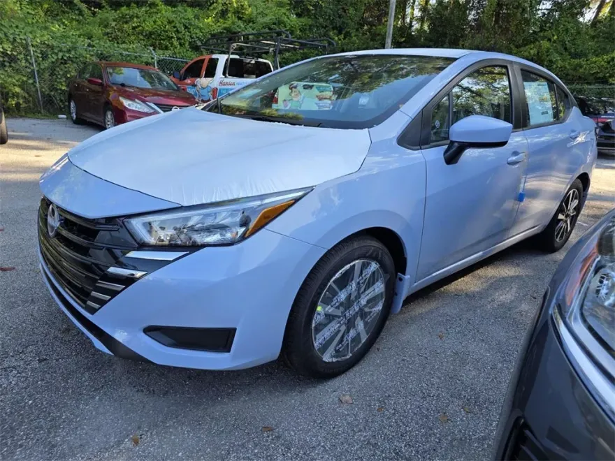 2025 Nissan Versa 1.6 SV photo 1