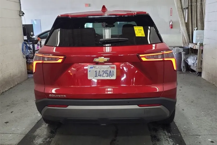 2025 Chevrolet Equinox LT photo 1