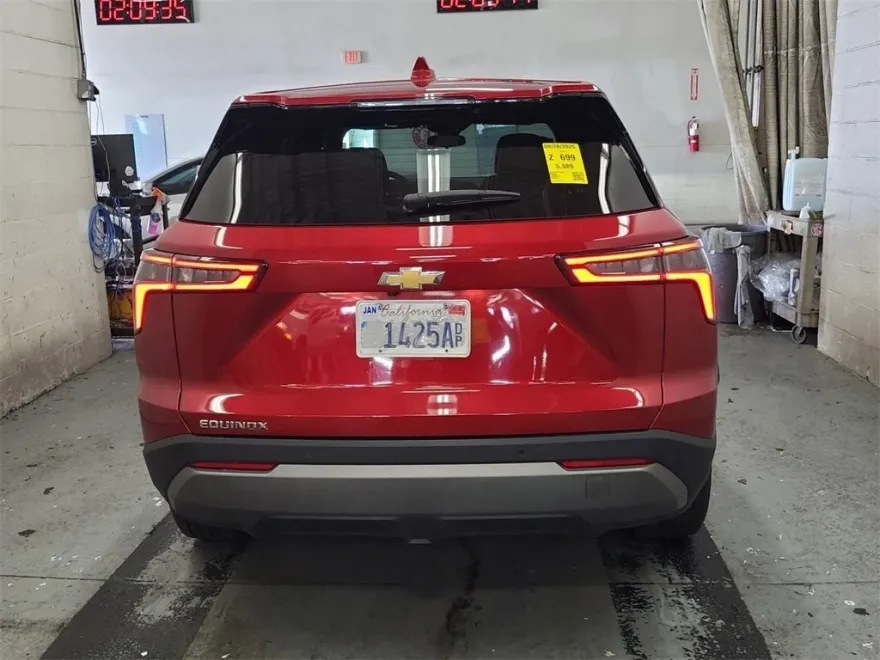 2025 Chevrolet Equinox LT photo 1
