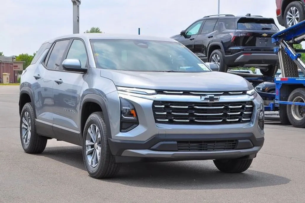 2026 Chevrolet Equinox LT photo 1