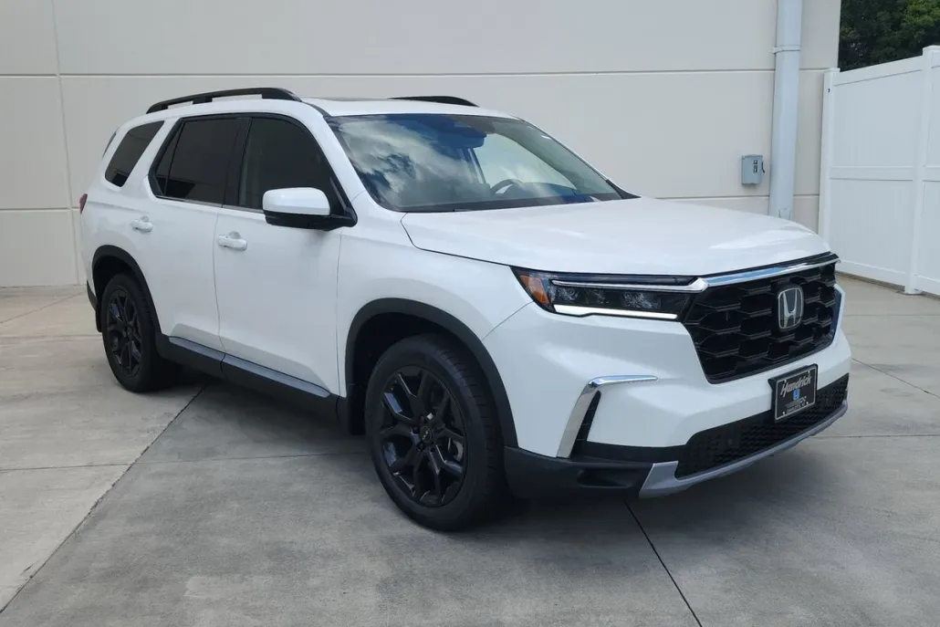 2025 Honda Pilot Touring photo 1