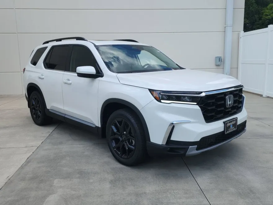 2025 Honda Pilot Touring photo 1