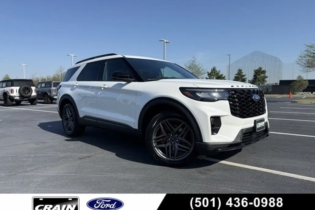 2025 Ford Explorer ST photo 1