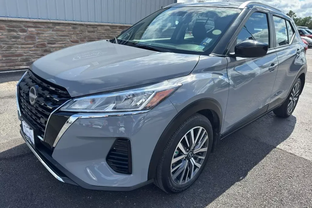 2023 Nissan Kicks SV photo 1