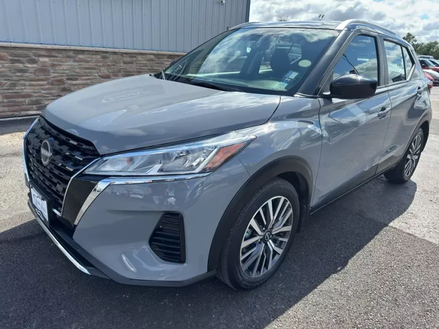 2023 Nissan Kicks SV photo 1