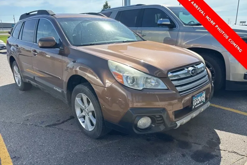 2013 Subaru Outback 2.5i Limited photo 1