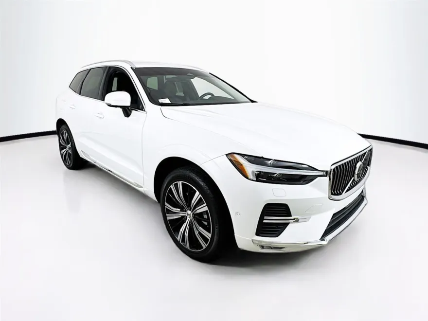 2023 Volvo XC60 Plus photo 1