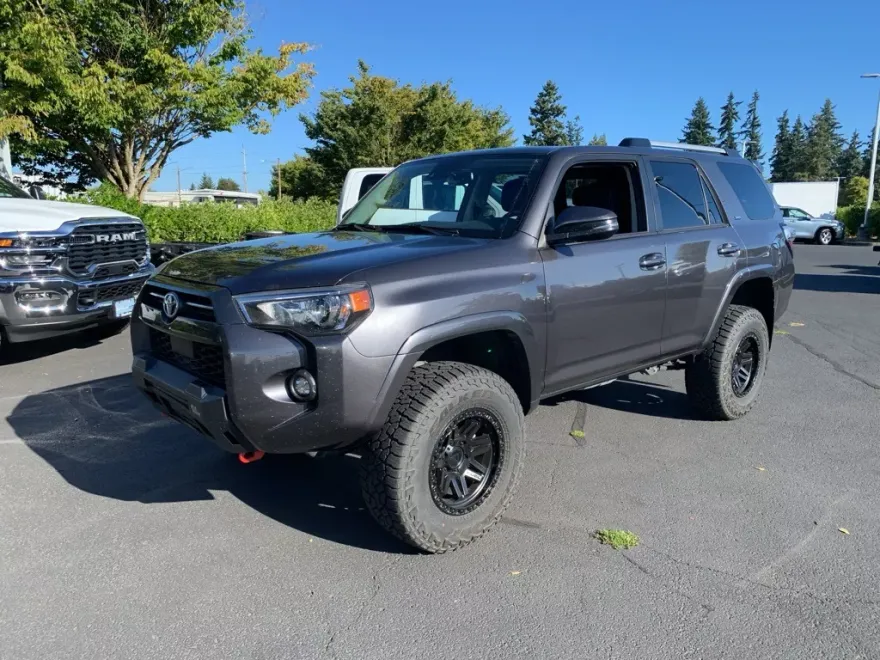 2023 Toyota 4Runner SR5 Premium photo 1