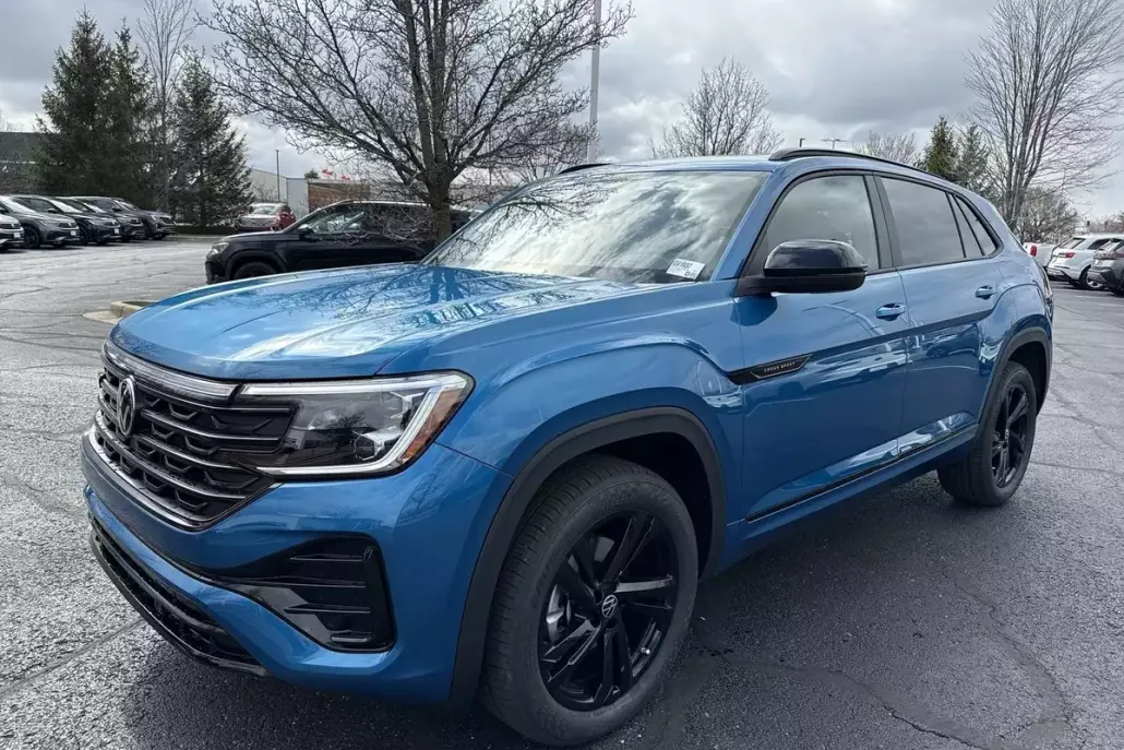 2025 Volkswagen Atlas Cross Sport SEL R-Line photo 1