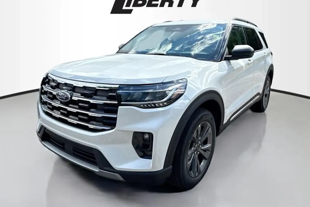 2025 Ford Explorer photo 1
