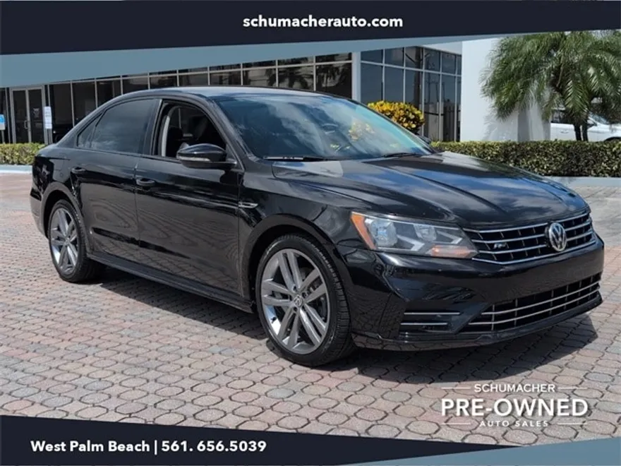 2018 Volkswagen Passat S R-Line photo 1