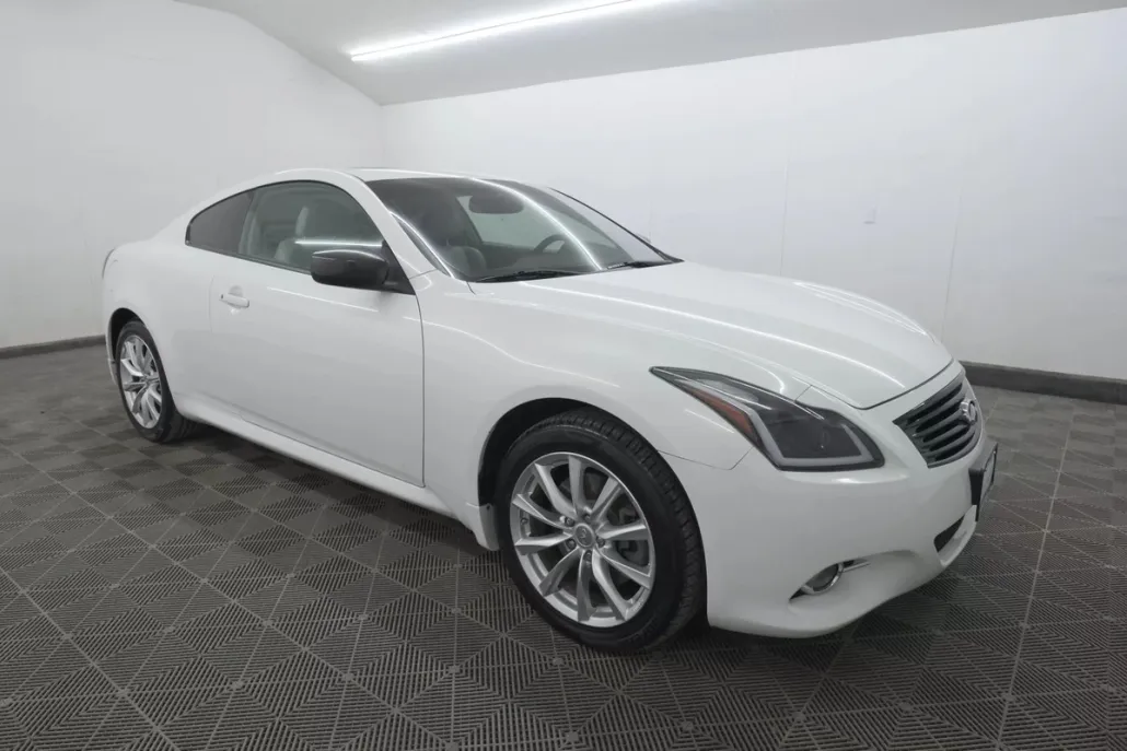 2011 Infiniti Q50 photo 1