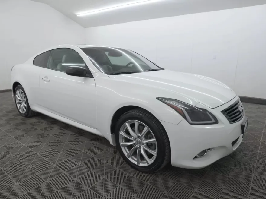 2011 Infiniti Q50 photo 1
