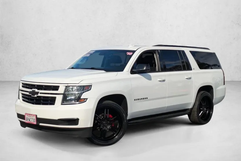 2018 Chevrolet Suburban LT photo 1