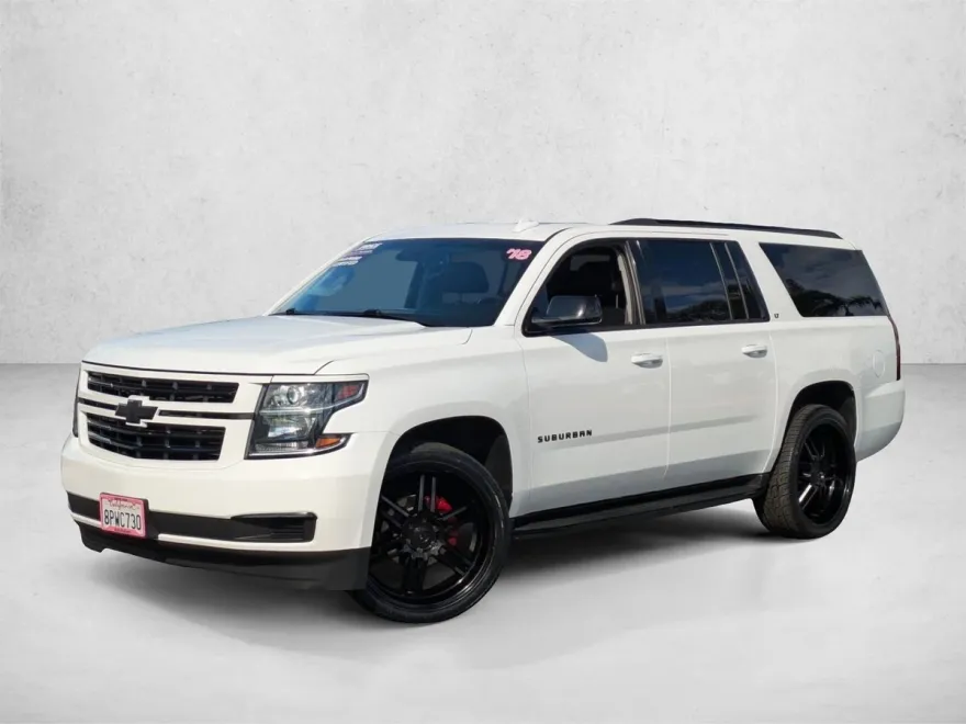 2018 Chevrolet Suburban LT photo 1