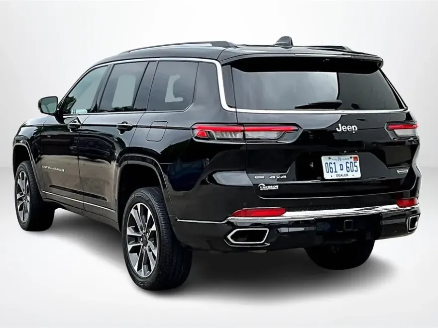 2022 Jeep Grand Cherokee Overland photo 1