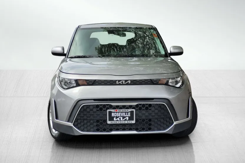 2023 Kia Soul LX photo 1