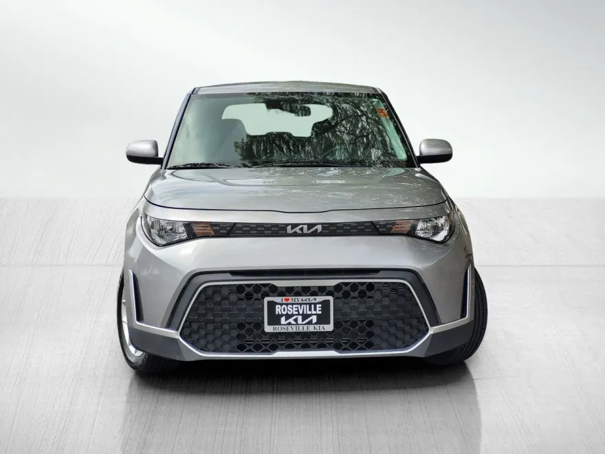 2023 Kia Soul LX photo 1