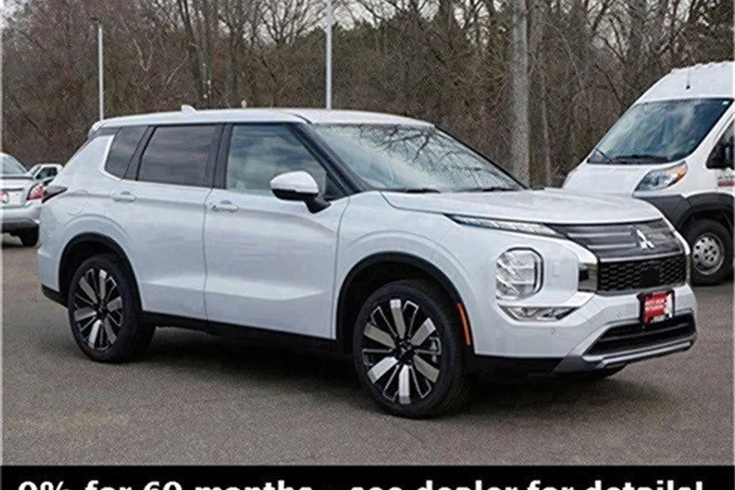 2025 Mitsubishi Outlander SE photo 1