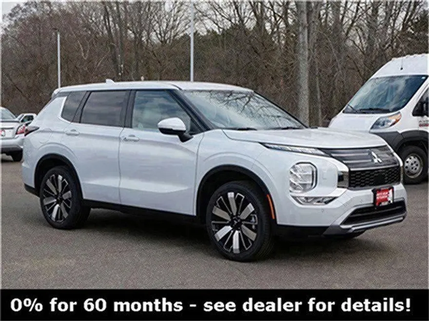 2025 Mitsubishi Outlander SE photo 1
