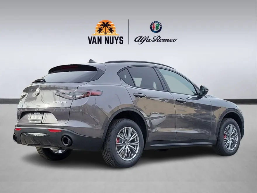 2024 Alfa Romeo Stelvio Sprint photo 2