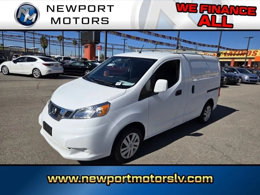 2017 Nissan NV200 SV photo 1