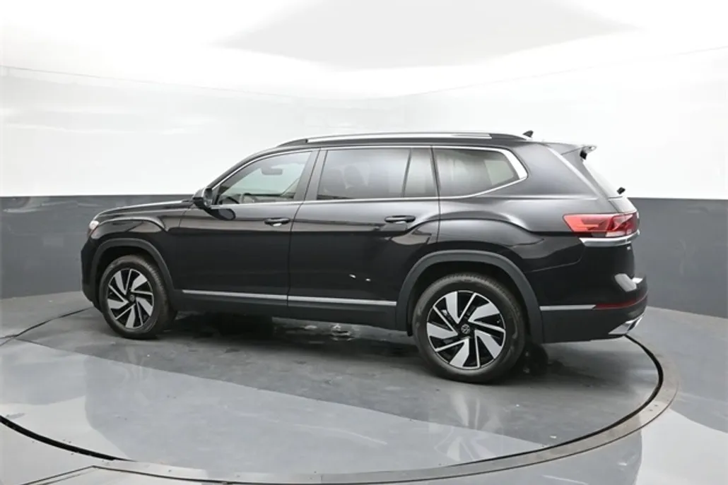 2025 Volkswagen Atlas SEL photo 1